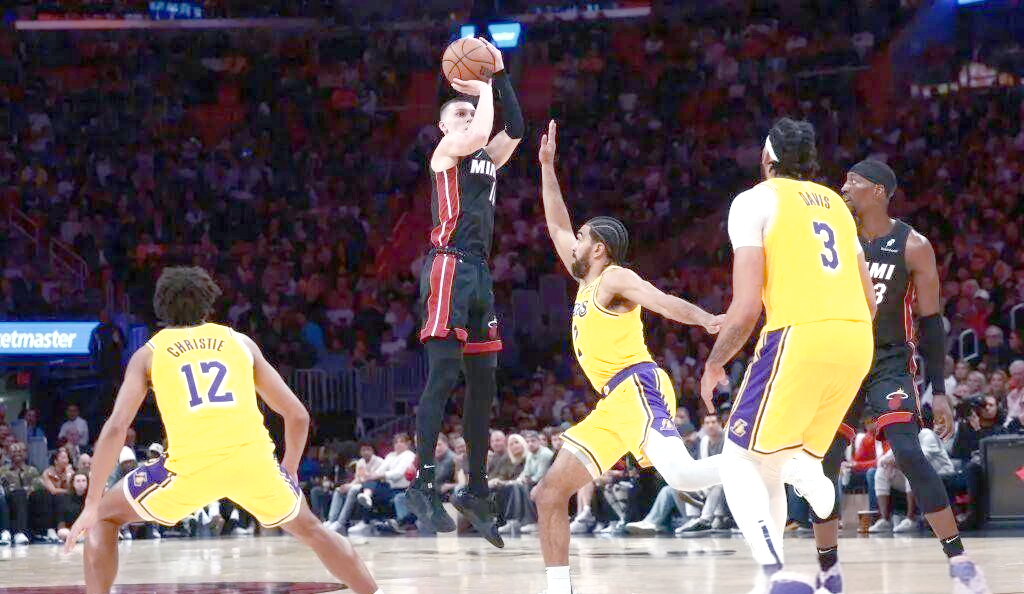 DB电竞平台-湖人核心受伤，球队战绩遭遇挑战的简单介绍