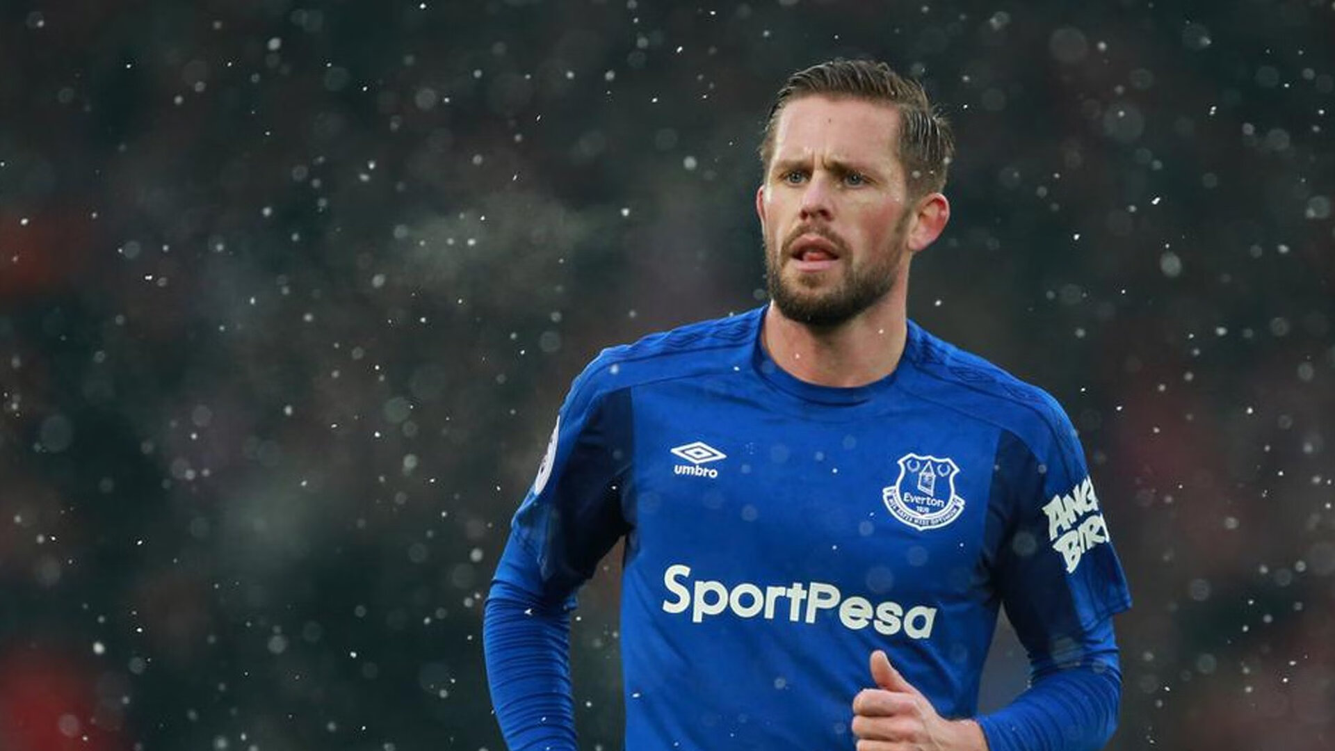 奥运周期关键战之夜,阿克连续得分拉开差距