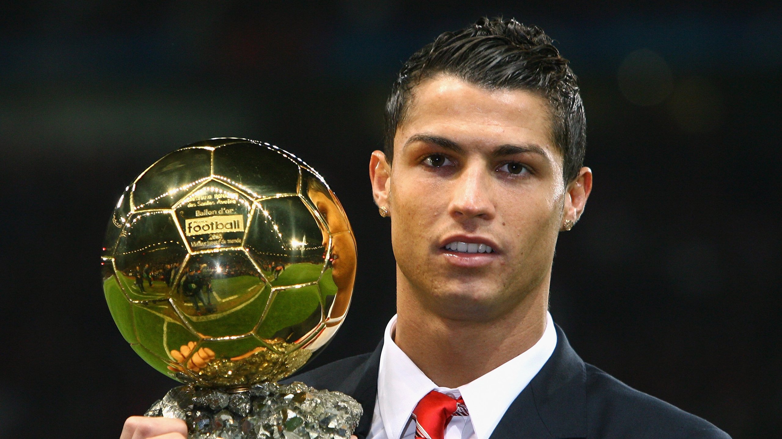 卡马文加存在感拉满,巴萨节奏掌控那不勒斯,现代足球的战术博弈启示